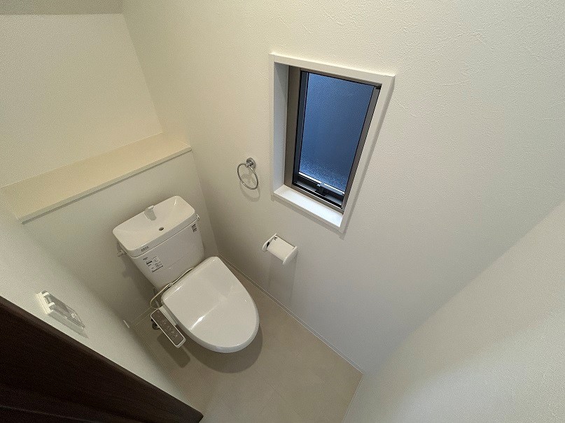 トイレ　※参考写真[反転タイプ]