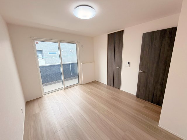 居室・リビング　落ち着いた雰囲気のこのお部屋でゆっくりお休みください。