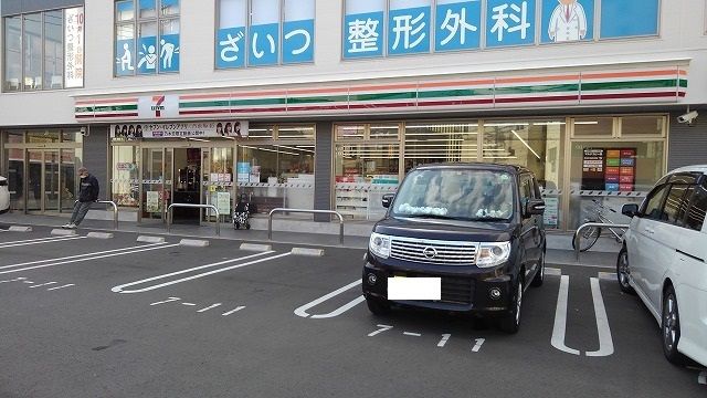 コンビニ　セブンイレブン（コンビニ）まで400m