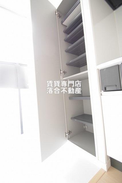 収納　シューズ収納