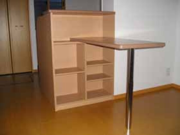 居室・リビング　対面カウンター収納1