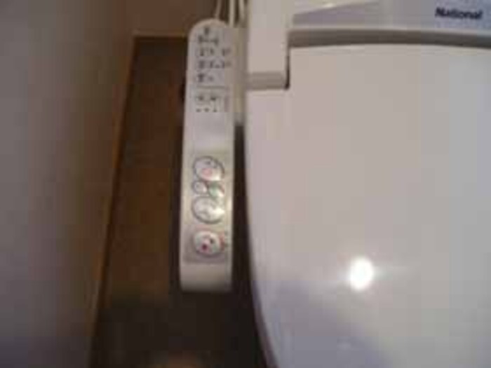 トイレ　04_温水洗浄便座