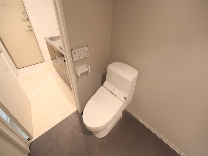 トイレ　温水洗浄暖房便座付トイレ