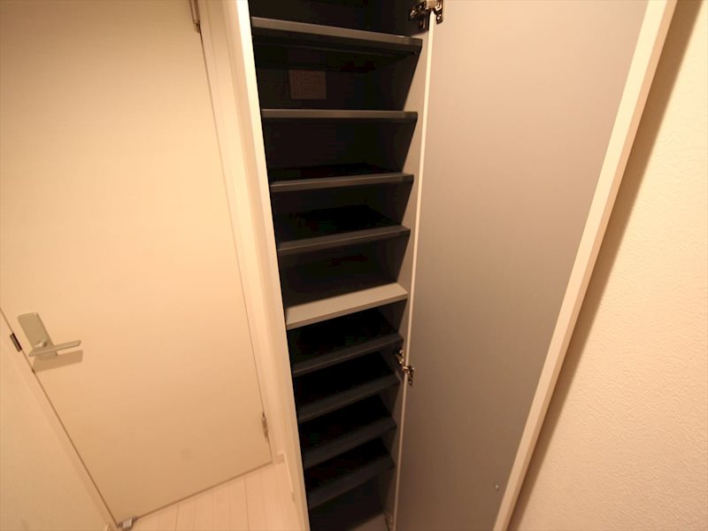 玄関　玄関　シューズボックス付（収納充実してます）