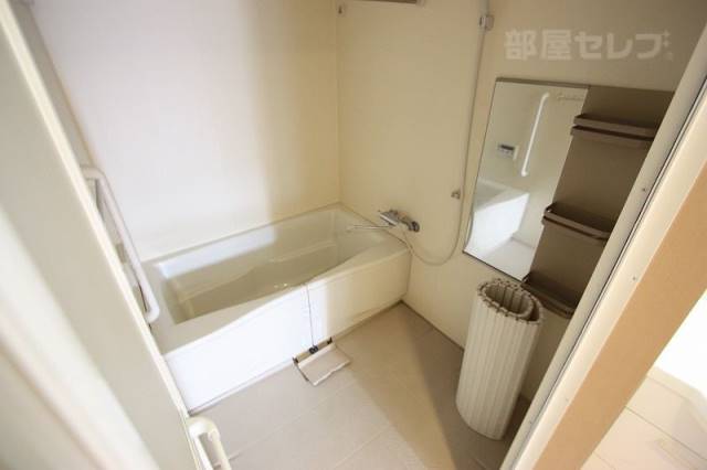 バス・シャワールーム　ワイドタイプのバスルームです