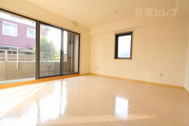 居室・リビング　解放感のある１５帖のリビングルームです