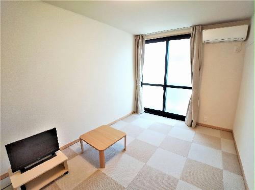 居室・リビング　床柄は部屋によって異なる場合がございます。