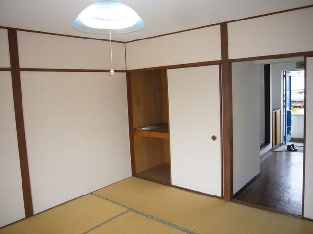 居室・リビング　３１号室　和室８帖