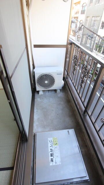 バルコニー　外からの目が気にならないバルコニーで洗濯物が干せます