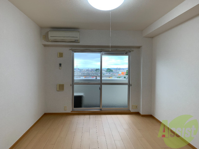 居室・リビング　日当りの良い、広めのお部屋となっております