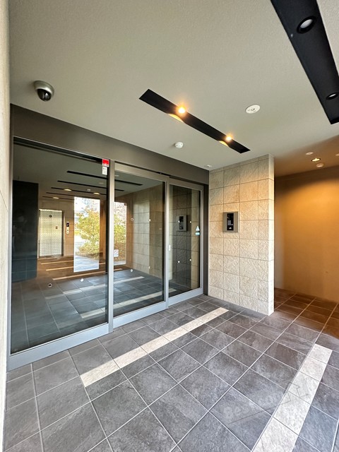 エントランス　オートロック付きで部外者シャットアウト♪