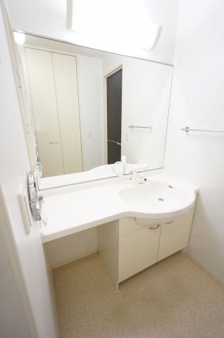 洗面設備　※反転タイプの写真です。