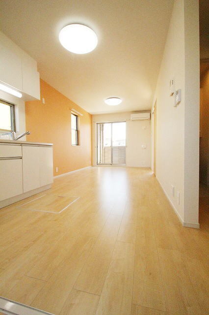 居室・リビング　※写真は別号室のものですので現状優先とさせていただきます