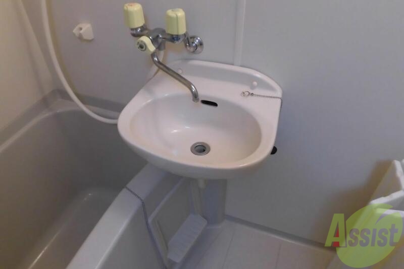 洗面設備　いたって普通の洗面台です。