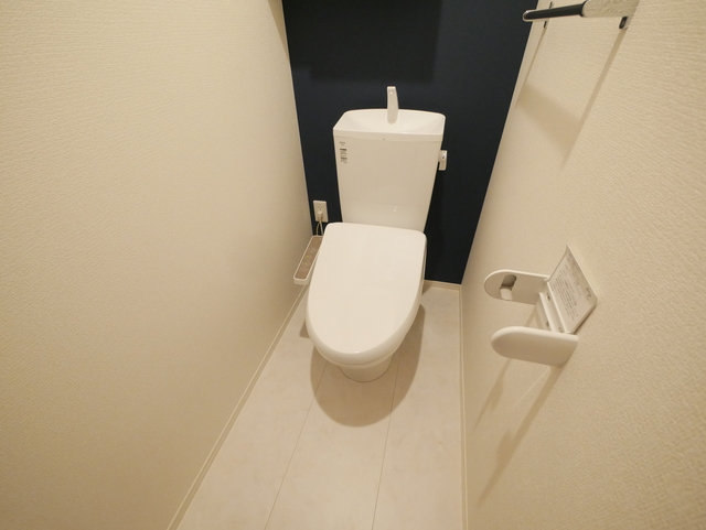 トイレ　★人気の温水洗浄便座付です★