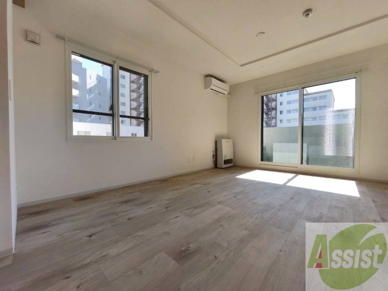 居室・リビング　広くてキレイなお部屋が広がっていて、充実した生活が送れそう。