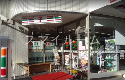 コンビニ　セブンイレブン港区芝4丁目店（コンビニ）まで290m
