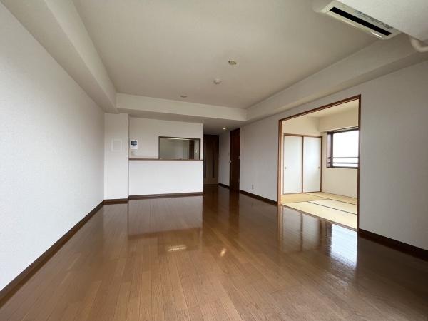 居室・リビング　明るいリビングダイニング