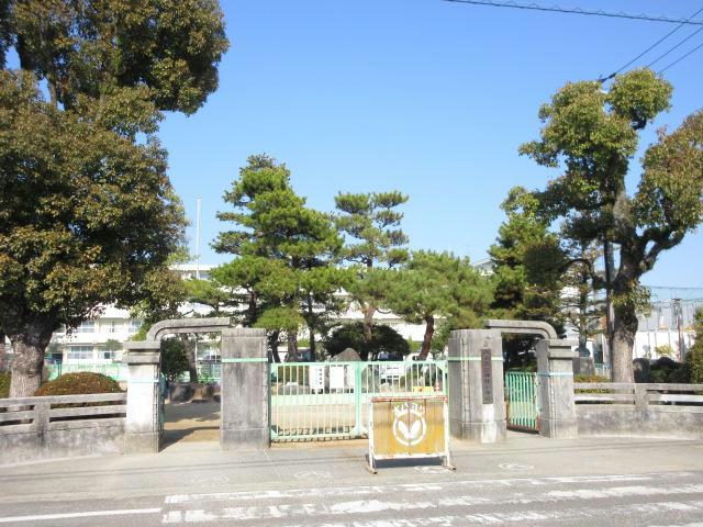 小学校　西条市立神拝小学校（小学校）まで593m