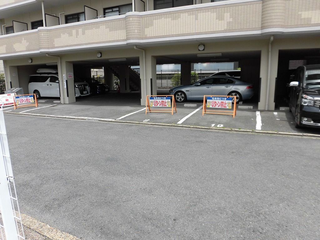 駐車場　（有料）