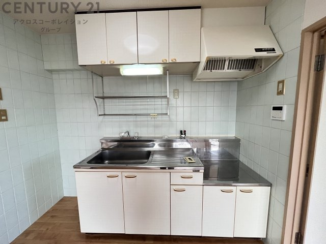 キッチン　収納豊富な壁付けキッチンです！