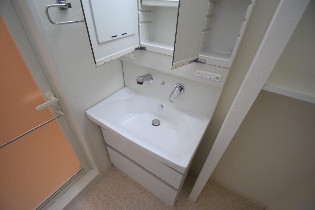 洗面設備　洗髪洗面化粧台