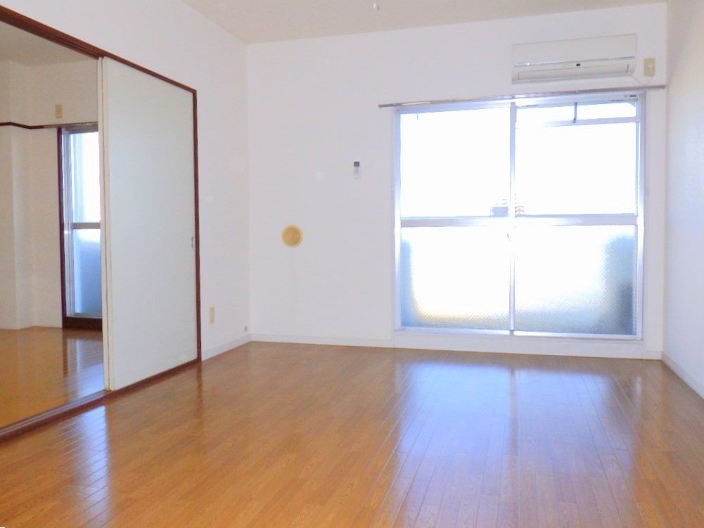 居室・リビング　＊イメージです(反転）／同タイプのお部屋です