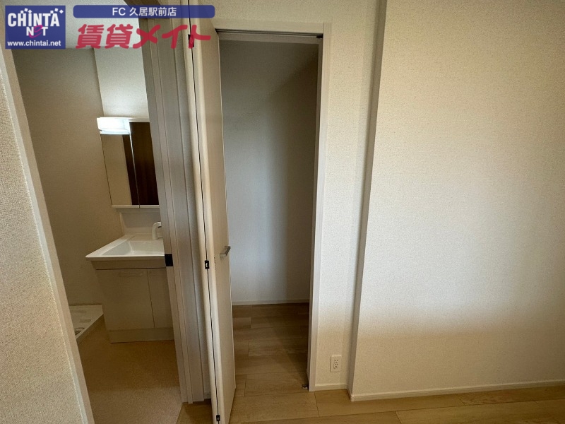 収納　同型参考写真