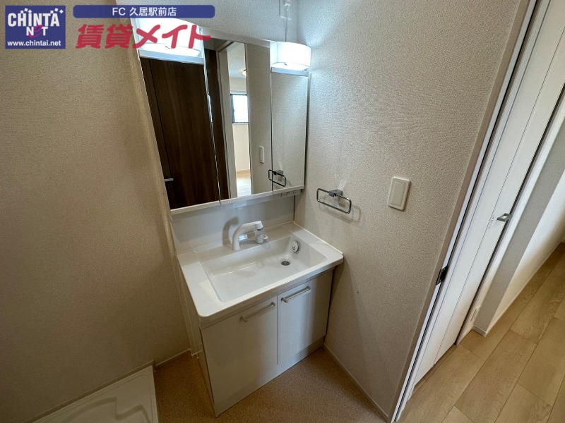 洗面設備　同型参考写真