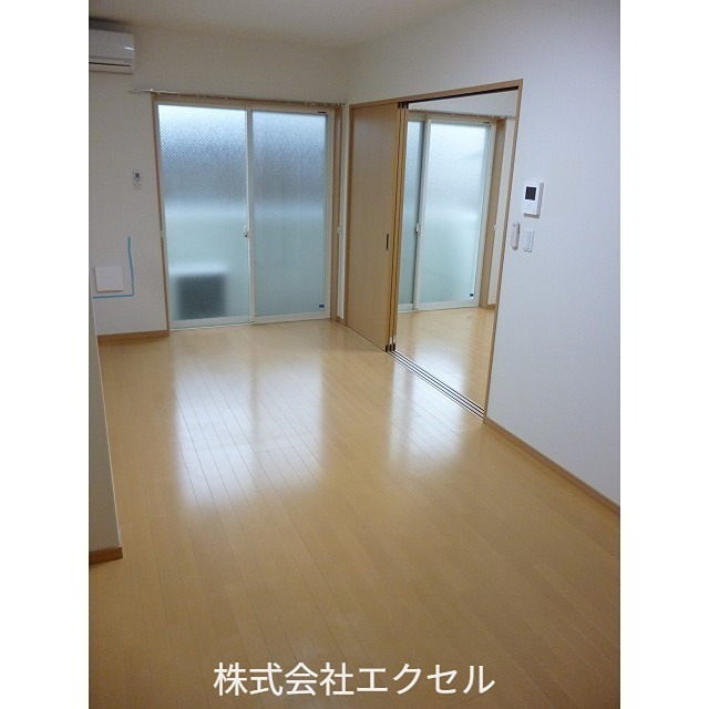 居室・リビング　エアコン付きです。