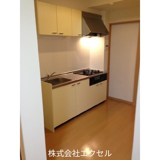キッチン　3口コンロ付きです。