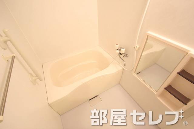 バス・シャワールーム　バスルームでごゆっくり。