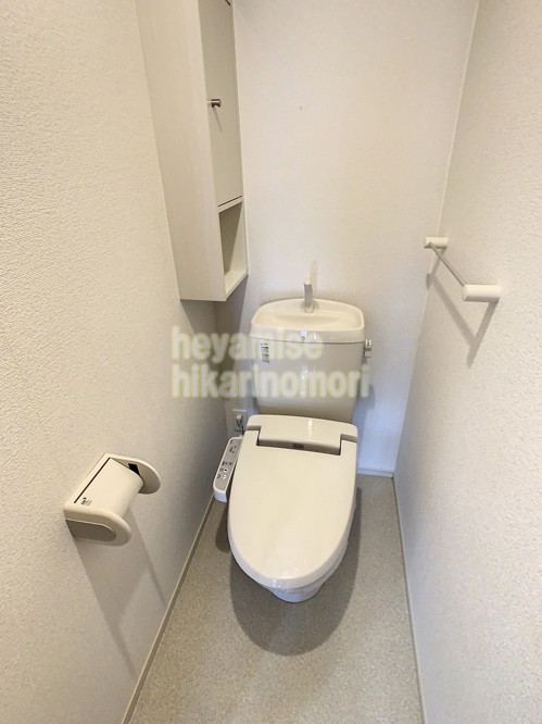 トイレ　※写真は間取り反転のお部屋