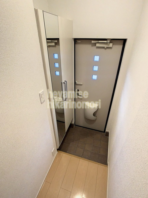 玄関　※写真は間取り反転のお部屋