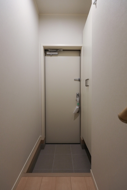 玄関　画像は反転タイプ