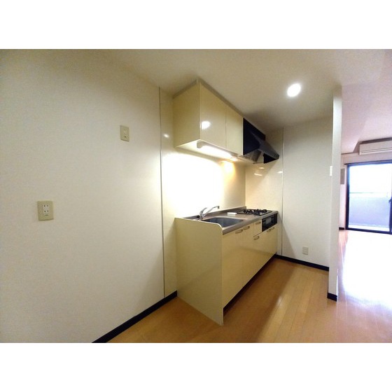 キッチン　※別部屋写真、現況優先