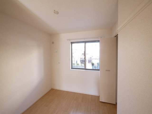 その他部屋・スペース　落ち着いて過ごせるお部屋なので、寝室にいかがでしょうか