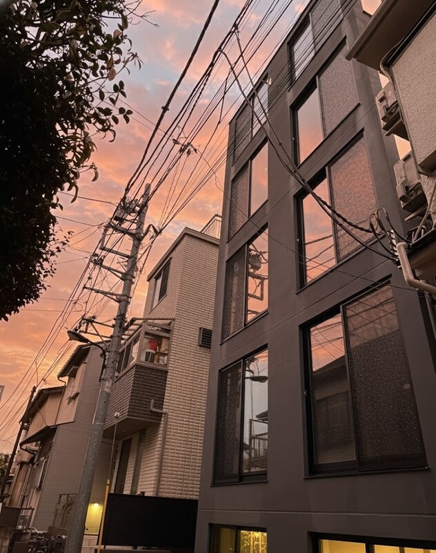 建物外観　昼夜で表情の異なるファサード