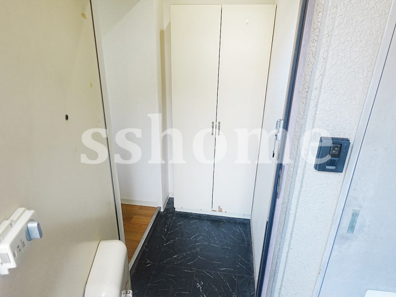 玄関　お部屋は見えません