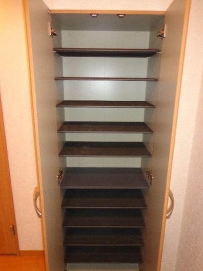 玄関　（別タイプ参考写真）アムール学習院下　豊島区高田２