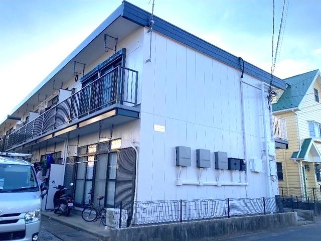 建物外観　鉄骨2階建て