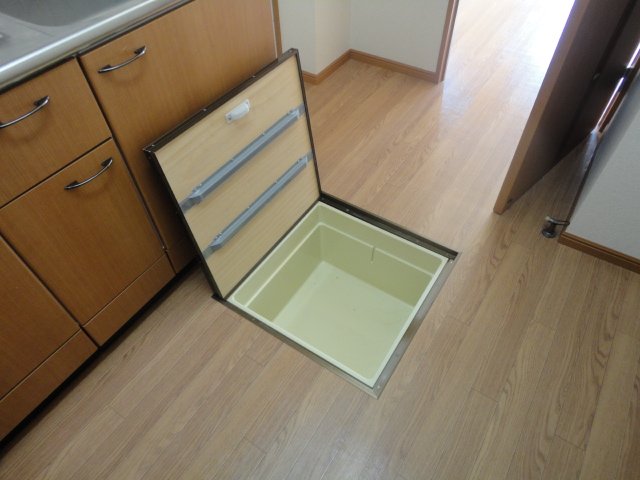 収納　床下収納