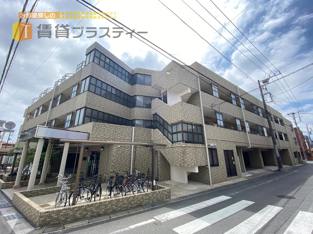 建物外観　閑静な住宅街に位置したオートロックマンションです。