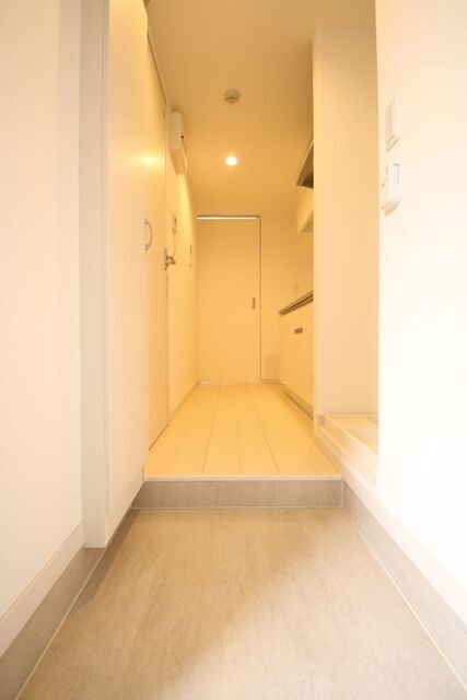 玄関　※反転タイプの違うお部屋の参考写真です。