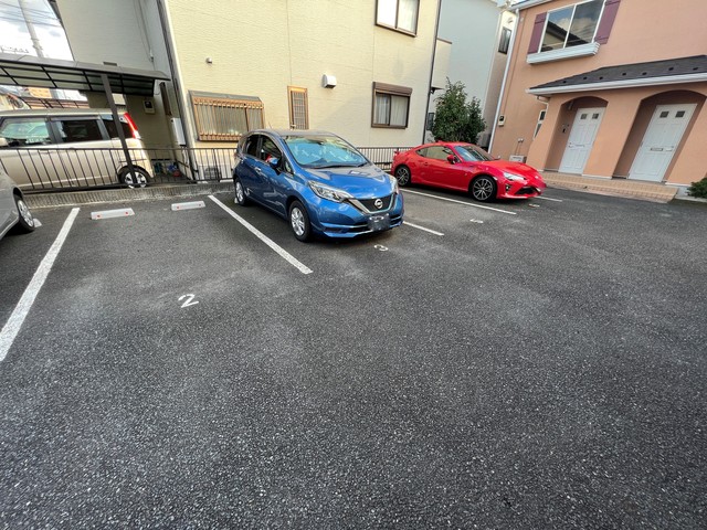 駐車場　★敷地内に屋根付の駐輪場がございます★