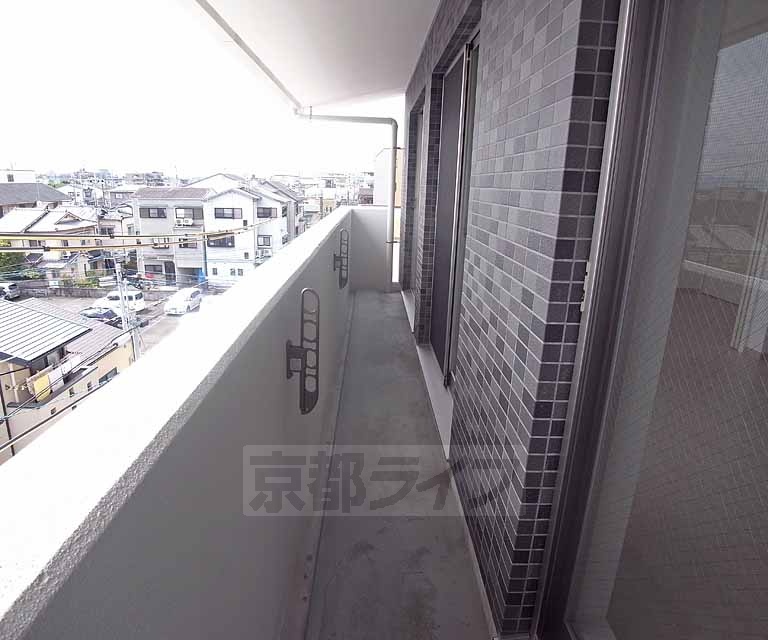 バルコニー　南向きのバルコニーは日当たり良好です。