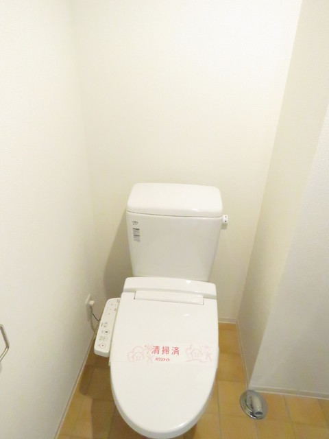 トイレ　※別室参考写真◆温水洗浄暖房便座機能付きトイレ◆