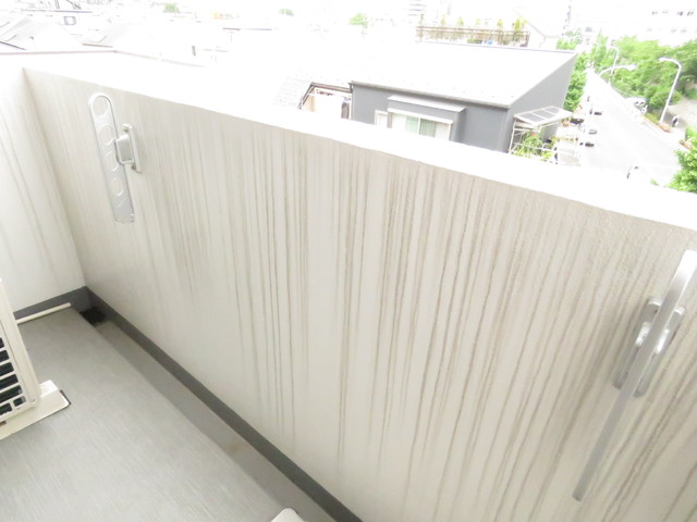 バルコニー　※別室参考写真◆竿受け付きのバルコニー◆