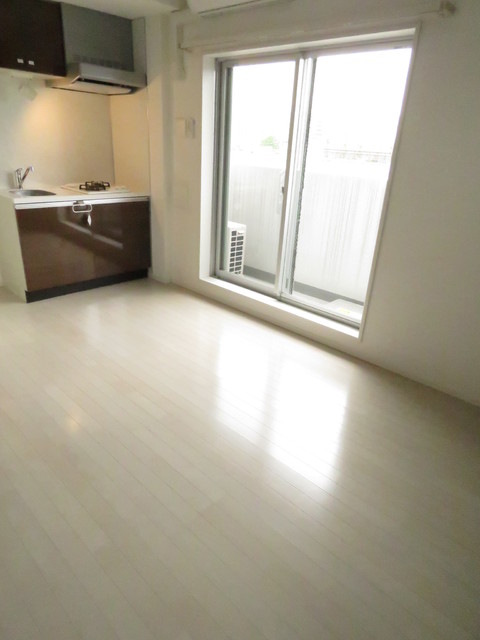 居室・リビング　※別室参考写真◆角部屋／茶色と白色系の落ち着いた空間◆