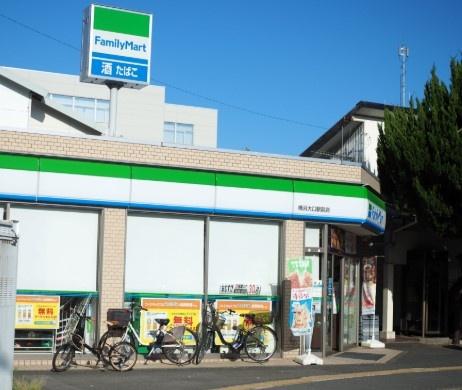 コンビニ　ファミリーマート横浜大口駅前店（コンビニ）まで275m